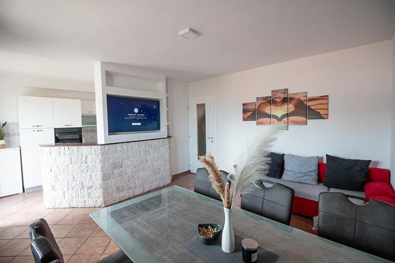 Apartment Zvjezdana Оміш Екстер'єр фото