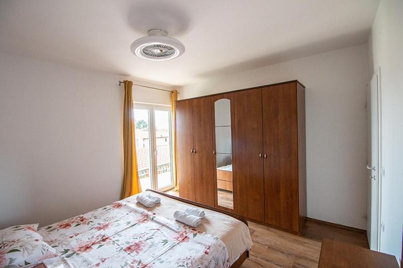 Apartment Zvjezdana Оміш Екстер'єр фото