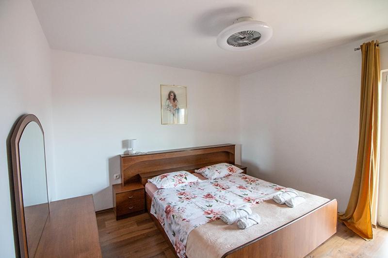 Apartment Zvjezdana Оміш Екстер'єр фото