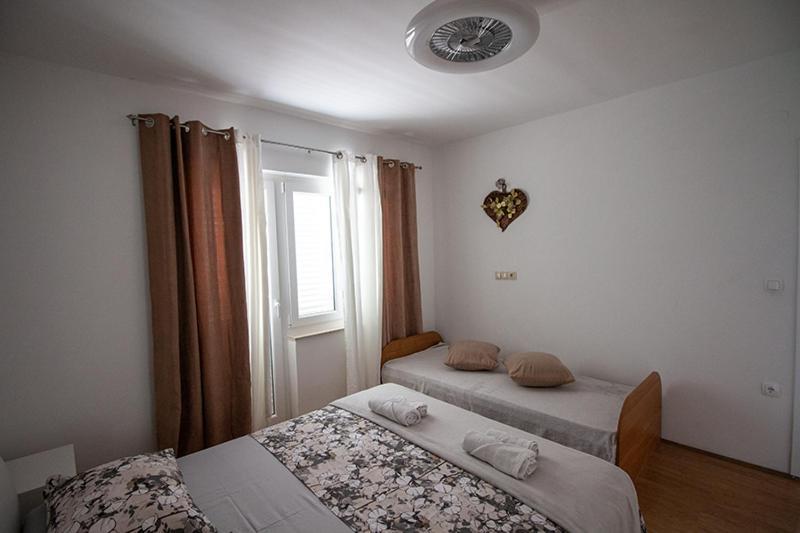 Apartment Zvjezdana Оміш Екстер'єр фото